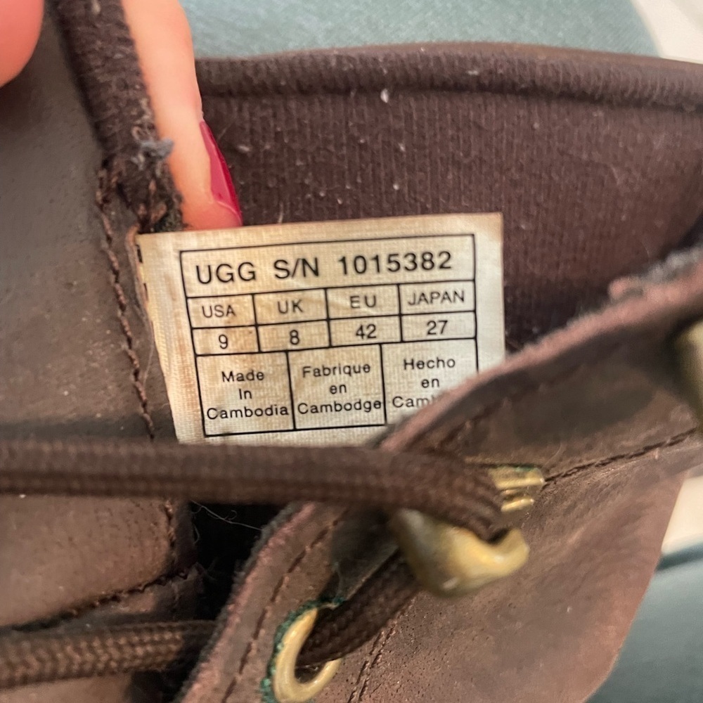 UGG, men’s 9, brown leather and black rubber duck boots, flawed - Picture 10 of 10